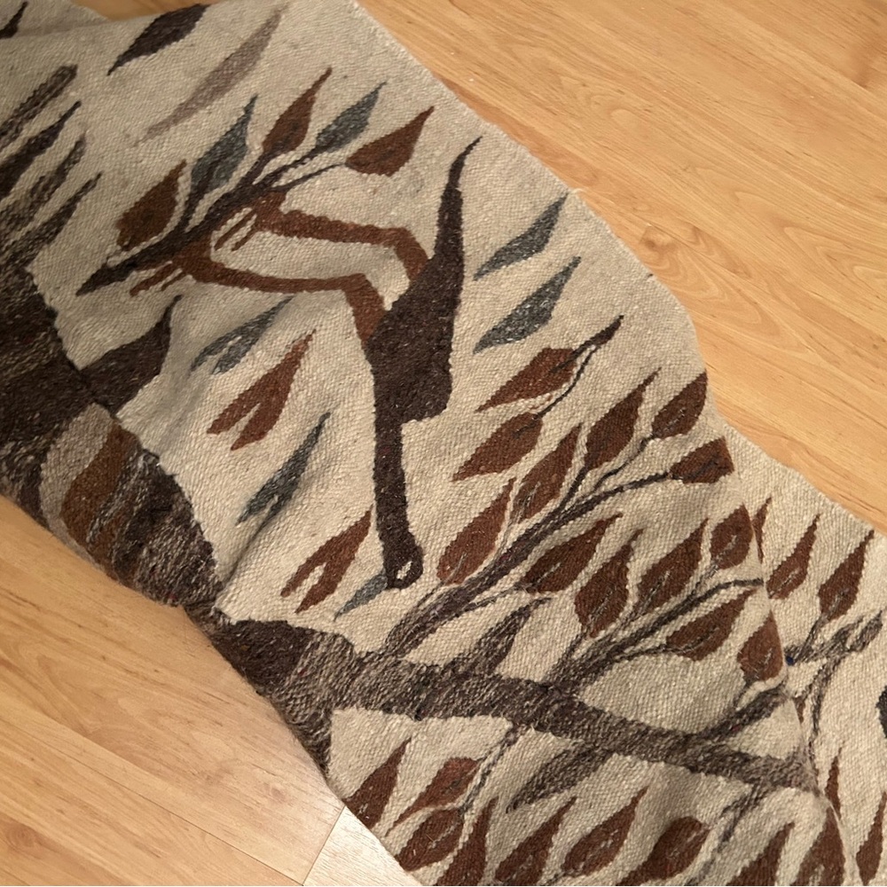 Stunning hand woven area carpet ⭐️ - Picture 8 of 9